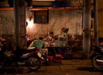 2012-07-04/Vietnam 0288 / Diner urbain à Hanoï